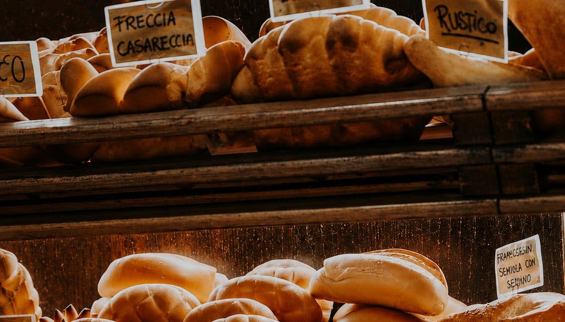 Il banco del pane al Forno Valentini, Bologna